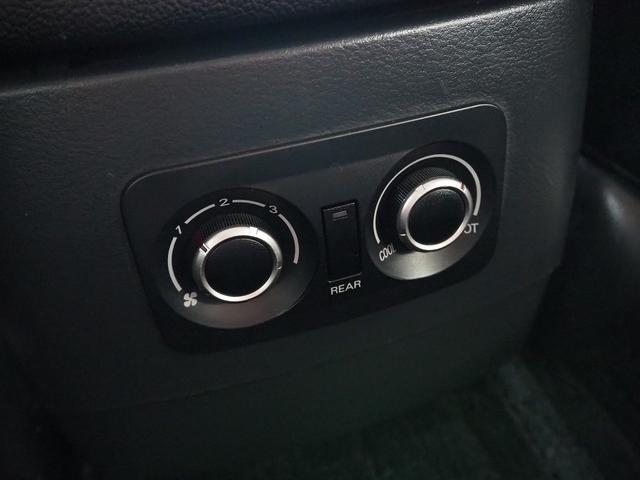 パジェロ ロング　スーパーエクシード　４ＷＤ　純正ＳＤナビ　黒革　シートヒーター　ロックフォード　ＥＴＣ　ウッドコンビＨ　ステアスイッチ　地デジ　Ｂカメラ　クルコン　ＨＩＤ　Ｂフォグ　キーレス　サイドステップ　ディーゼルＴ　純正１８ＡＷ（52枚目）