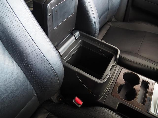 パジェロ ロング　スーパーエクシード　４ＷＤ　純正ＳＤナビ　黒革　シートヒーター　ロックフォード　ＥＴＣ　ウッドコンビＨ　ステアスイッチ　地デジ　Ｂカメラ　クルコン　ＨＩＤ　Ｂフォグ　キーレス　サイドステップ　ディーゼルＴ　純正１８ＡＷ（71枚目）