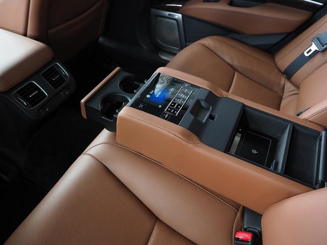 レジェンド ベースグレード　４ＷＤ　メーカーＨＤＤナビ　茶革　サンルーフ　ＫＲＥＬＬ　タイベル交換済　エアシート　シートヒーター　ステアヒーター　Ｆエアロ　外１９ＡＷ　ウッドコンビＨ　ＥＴＣ　コーナーセンサー　ＢＳＭ　ＣＭＢＳ（11枚目）