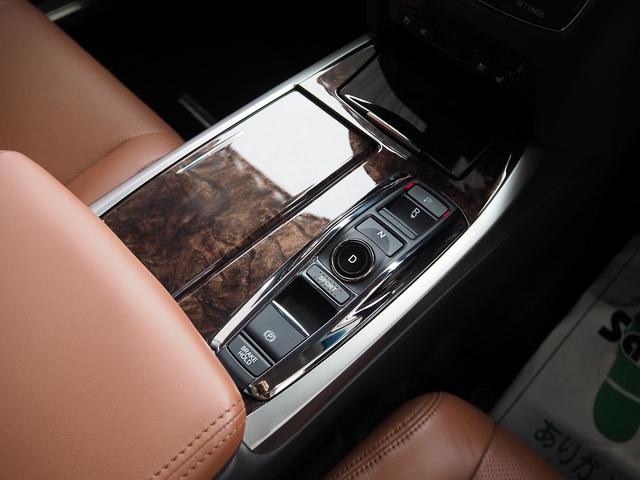 レジェンド ベースグレード　４ＷＤ　メーカーＨＤＤナビ　茶革　サンルーフ　ＫＲＥＬＬ　タイベル交換済　エアシート　シートヒーター　ステアヒーター　Ｆエアロ　外１９ＡＷ　ウッドコンビＨ　ＥＴＣ　コーナーセンサー　ＢＳＭ　ＣＭＢＳ（17枚目）