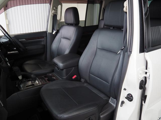 パジェロ ロング　スーパーエクシード　４ＷＤ　純正ＳＤナビ　黒革　サンルーフ　ロックフォード　シートヒーター　ウッドコンビＨ　ＥＴＣ　クルコン　地デジ　Ｂカメラ　コーナーセンサー　Ｆドラレコ　ディーゼルＴ　リアスポイラー　ＨＩＤ　Ｂフォグ（9枚目）