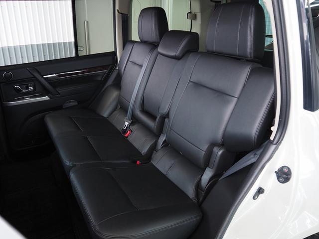 パジェロ ロング　スーパーエクシード　４ＷＤ　純正ＳＤナビ　黒革　サンルーフ　ロックフォード　シートヒーター　ウッドコンビＨ　ＥＴＣ　クルコン　地デジ　Ｂカメラ　コーナーセンサー　Ｆドラレコ　ディーゼルＴ　リアスポイラー　ＨＩＤ　Ｂフォグ（10枚目）