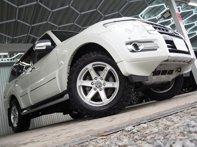 パジェロ ロング　スーパーエクシード　４ＷＤ　純正ＳＤナビ　黒革　サンルーフ　ロックフォード　シートヒーター　ウッドコンビＨ　ＥＴＣ　クルコン　地デジ　Ｂカメラ　コーナーセンサー　Ｆドラレコ　ディーゼルＴ　リアスポイラー　ＨＩＤ　Ｂフォグ（25枚目）