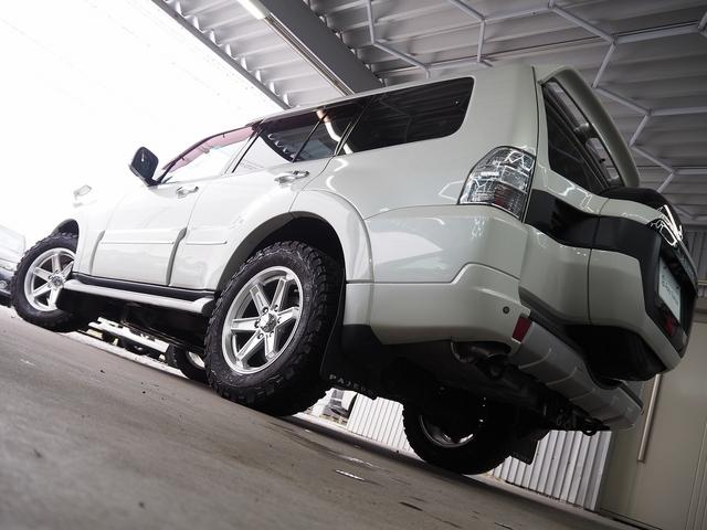 パジェロ ロング　スーパーエクシード　４ＷＤ　純正ＳＤナビ　黒革　サンルーフ　ロックフォード　シートヒーター　ウッドコンビＨ　ＥＴＣ　クルコン　地デジ　Ｂカメラ　コーナーセンサー　Ｆドラレコ　ディーゼルＴ　リアスポイラー　ＨＩＤ　Ｂフォグ（30枚目）