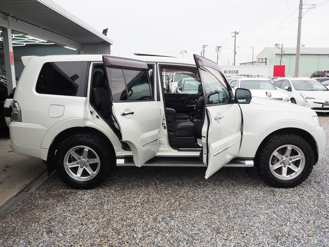 パジェロ ロング　スーパーエクシード　４ＷＤ　純正ＳＤナビ　黒革　サンルーフ　ロックフォード　シートヒーター　ウッドコンビＨ　ＥＴＣ　クルコン　地デジ　Ｂカメラ　コーナーセンサー　Ｆドラレコ　ディーゼルＴ　リアスポイラー　ＨＩＤ　Ｂフォグ（32枚目）