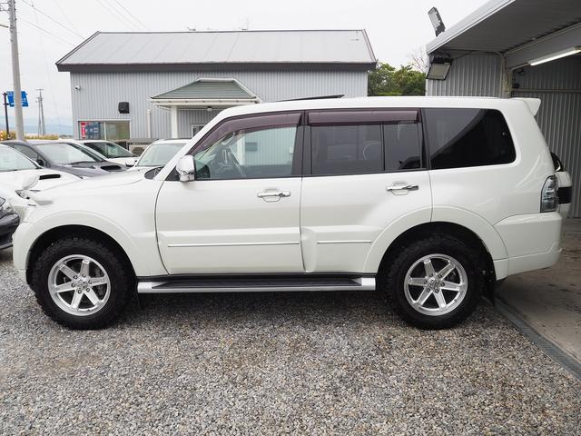 パジェロ ロング　スーパーエクシード　４ＷＤ　純正ＳＤナビ　黒革　サンルーフ　ロックフォード　シートヒーター　ウッドコンビＨ　ＥＴＣ　クルコン　地デジ　Ｂカメラ　コーナーセンサー　Ｆドラレコ　ディーゼルＴ　リアスポイラー　ＨＩＤ　Ｂフォグ（33枚目）