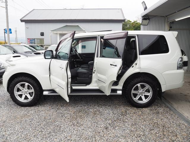 パジェロ ロング　スーパーエクシード　４ＷＤ　純正ＳＤナビ　黒革　サンルーフ　ロックフォード　シートヒーター　ウッドコンビＨ　ＥＴＣ　クルコン　地デジ　Ｂカメラ　コーナーセンサー　Ｆドラレコ　ディーゼルＴ　リアスポイラー　ＨＩＤ　Ｂフォグ（34枚目）