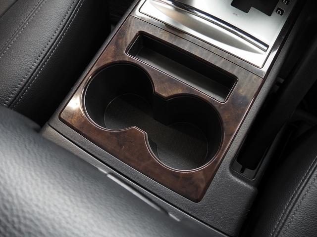パジェロ ロング　スーパーエクシード　４ＷＤ　純正ＳＤナビ　黒革　サンルーフ　ロックフォード　シートヒーター　ウッドコンビＨ　ＥＴＣ　クルコン　地デジ　Ｂカメラ　コーナーセンサー　Ｆドラレコ　ディーゼルＴ　リアスポイラー　ＨＩＤ　Ｂフォグ（60枚目）