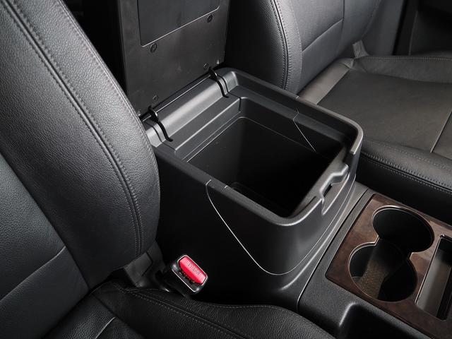 パジェロ ロング　スーパーエクシード　４ＷＤ　純正ＳＤナビ　黒革　サンルーフ　ロックフォード　シートヒーター　ウッドコンビＨ　ＥＴＣ　クルコン　地デジ　Ｂカメラ　コーナーセンサー　Ｆドラレコ　ディーゼルＴ　リアスポイラー　ＨＩＤ　Ｂフォグ（64枚目）