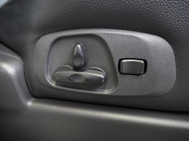 パジェロ ロング　スーパーエクシード　４ＷＤ　純正ＳＤナビ　黒革　サンルーフ　ロックフォード　シートヒーター　ウッドコンビＨ　ＥＴＣ　クルコン　地デジ　Ｂカメラ　コーナーセンサー　Ｆドラレコ　ディーゼルＴ　リアスポイラー　ＨＩＤ　Ｂフォグ（72枚目）