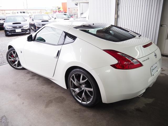 フェアレディＺ バージョンＳＴ　メーカーＨＤＤナビ　ハーフレザー　ＢＯＳＥサウンド　シートヒーター　パワーシート　パドルシフト　ステアスイッチ　純正１９ＡＷ　レッドキャリパー　純正３連メーター　地デジ　Ｂカメラ　ＥＴＣ　インテリキー（4枚目）