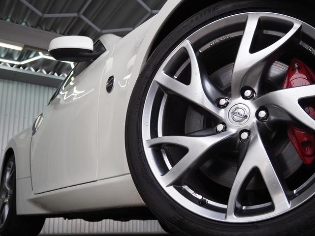 フェアレディＺ バージョンＳＴ　メーカーＨＤＤナビ　ハーフレザー　ＢＯＳＥサウンド　シートヒーター　パワーシート　パドルシフト　ステアスイッチ　純正１９ＡＷ　レッドキャリパー　純正３連メーター　地デジ　Ｂカメラ　ＥＴＣ　インテリキー（8枚目）