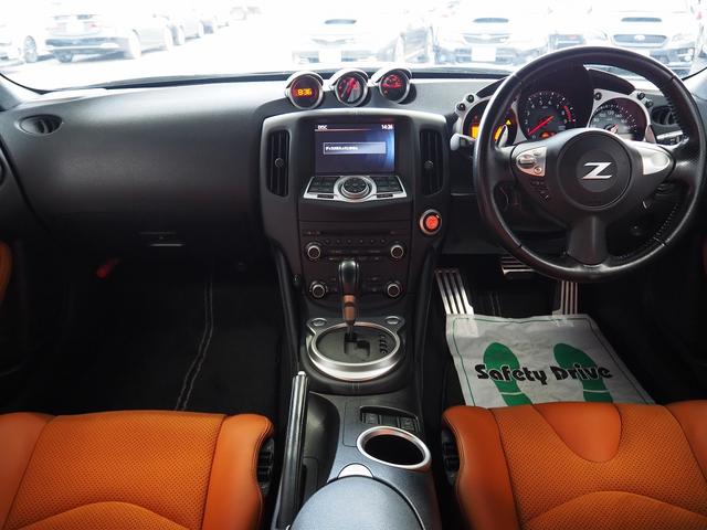 フェアレディＺ バージョンＳＴ　メーカーＨＤＤナビ　ハーフレザー　ＢＯＳＥサウンド　シートヒーター　パワーシート　パドルシフト　ステアスイッチ　純正１９ＡＷ　レッドキャリパー　純正３連メーター　地デジ　Ｂカメラ　ＥＴＣ　インテリキー（9枚目）