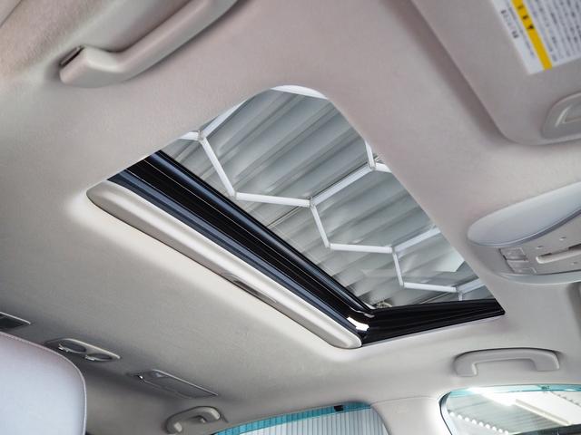 シーマ ハイブリッド　ＶＩＰ　Ｇ　メーカーＨＤＤナビ　後席Ｍ　ＢＯＳＥ　茶革　サンルーフ　エアシート　シートヒーター　レーダークルーズ　ＦＣＷ　ＬＤＷ　クルコン　電動シェード　車高調　２０ＡＷ　スエード調ルーフ　銀粉本木製インパネ（6枚目）