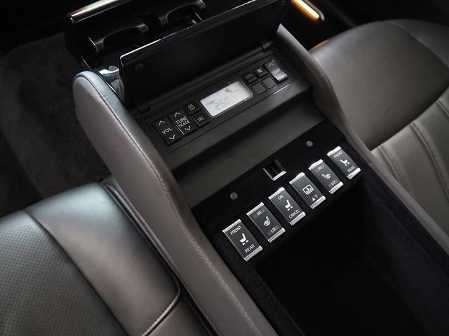 シーマ ハイブリッド　ＶＩＰ　Ｇ　メーカーＨＤＤナビ　後席Ｍ　ＢＯＳＥ　茶革　サンルーフ　エアシート　シートヒーター　レーダークルーズ　ＦＣＷ　ＬＤＷ　クルコン　電動シェード　車高調　２０ＡＷ　スエード調ルーフ　銀粉本木製インパネ（10枚目）