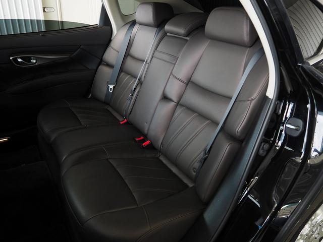 シーマ ハイブリッド　ＶＩＰ　Ｇ　メーカーＨＤＤナビ　後席Ｍ　ＢＯＳＥ　茶革　サンルーフ　エアシート　シートヒーター　レーダークルーズ　ＦＣＷ　ＬＤＷ　クルコン　電動シェード　車高調　２０ＡＷ　スエード調ルーフ　銀粉本木製インパネ（11枚目）