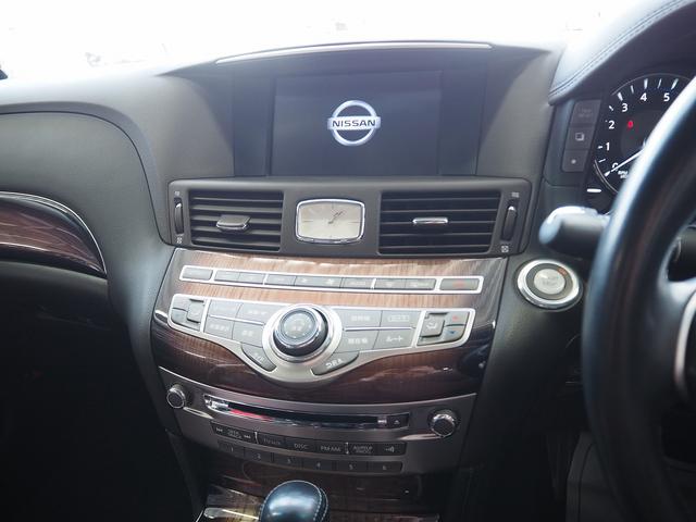 シーマ ハイブリッド　ＶＩＰ　Ｇ　メーカーＨＤＤナビ　後席Ｍ　ＢＯＳＥ　茶革　サンルーフ　エアシート　シートヒーター　レーダークルーズ　ＦＣＷ　ＬＤＷ　クルコン　電動シェード　車高調　２０ＡＷ　スエード調ルーフ　銀粉本木製インパネ（14枚目）