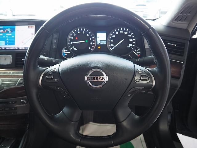 シーマ ハイブリッド　ＶＩＰ　Ｇ　メーカーＨＤＤナビ　後席Ｍ　ＢＯＳＥ　茶革　サンルーフ　エアシート　シートヒーター　レーダークルーズ　ＦＣＷ　ＬＤＷ　クルコン　電動シェード　車高調　２０ＡＷ　スエード調ルーフ　銀粉本木製インパネ（16枚目）