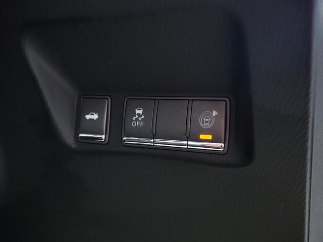 シーマ ハイブリッド　ＶＩＰ　Ｇ　メーカーＨＤＤナビ　後席Ｍ　ＢＯＳＥ　茶革　サンルーフ　エアシート　シートヒーター　レーダークルーズ　ＦＣＷ　ＬＤＷ　クルコン　電動シェード　車高調　２０ＡＷ　スエード調ルーフ　銀粉本木製インパネ（17枚目）