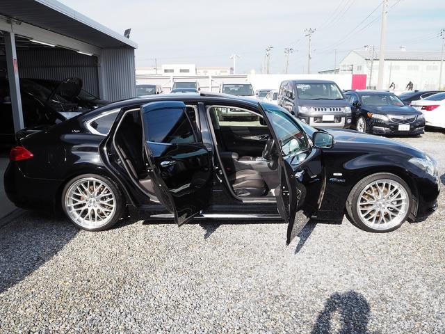 シーマ ハイブリッド　ＶＩＰ　Ｇ　メーカーＨＤＤナビ　後席Ｍ　ＢＯＳＥ　茶革　サンルーフ　エアシート　シートヒーター　レーダークルーズ　ＦＣＷ　ＬＤＷ　クルコン　電動シェード　車高調　２０ＡＷ　スエード調ルーフ　銀粉本木製インパネ（32枚目）