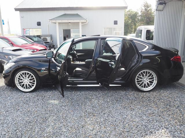 シーマ ハイブリッド　ＶＩＰ　Ｇ　メーカーＨＤＤナビ　後席Ｍ　ＢＯＳＥ　茶革　サンルーフ　エアシート　シートヒーター　レーダークルーズ　ＦＣＷ　ＬＤＷ　クルコン　電動シェード　車高調　２０ＡＷ　スエード調ルーフ　銀粉本木製インパネ（34枚目）