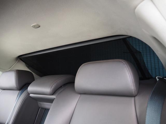 シーマ ハイブリッド　ＶＩＰ　Ｇ　メーカーＨＤＤナビ　後席Ｍ　ＢＯＳＥ　茶革　サンルーフ　エアシート　シートヒーター　レーダークルーズ　ＦＣＷ　ＬＤＷ　クルコン　電動シェード　車高調　２０ＡＷ　スエード調ルーフ　銀粉本木製インパネ（49枚目）