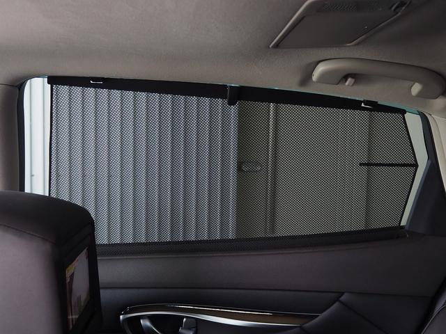 シーマ ハイブリッド　ＶＩＰ　Ｇ　メーカーＨＤＤナビ　後席Ｍ　ＢＯＳＥ　茶革　サンルーフ　エアシート　シートヒーター　レーダークルーズ　ＦＣＷ　ＬＤＷ　クルコン　電動シェード　車高調　２０ＡＷ　スエード調ルーフ　銀粉本木製インパネ（50枚目）