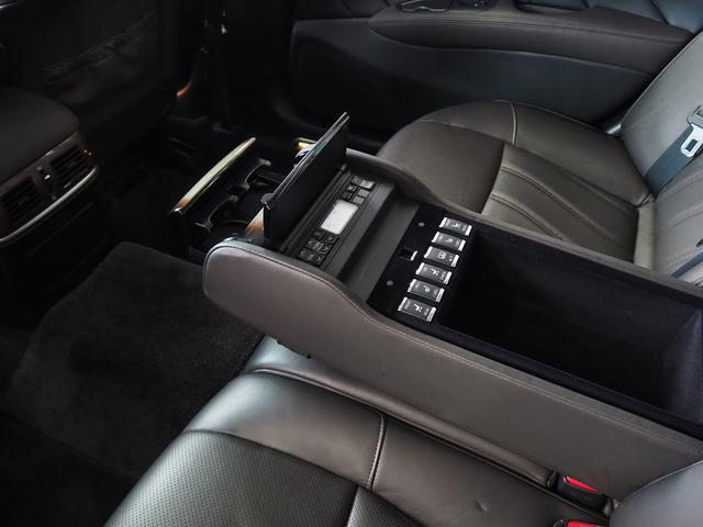 シーマ ハイブリッド　ＶＩＰ　Ｇ　メーカーＨＤＤナビ　後席Ｍ　ＢＯＳＥ　茶革　サンルーフ　エアシート　シートヒーター　レーダークルーズ　ＦＣＷ　ＬＤＷ　クルコン　電動シェード　車高調　２０ＡＷ　スエード調ルーフ　銀粉本木製インパネ（51枚目）