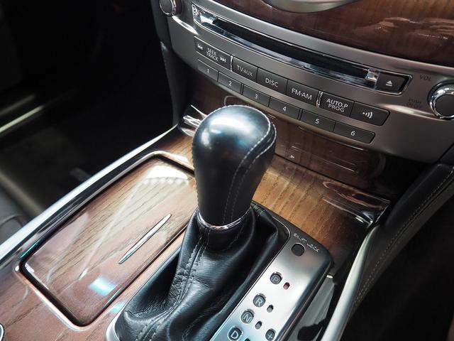 シーマ ハイブリッド　ＶＩＰ　Ｇ　メーカーＨＤＤナビ　後席Ｍ　ＢＯＳＥ　茶革　サンルーフ　エアシート　シートヒーター　レーダークルーズ　ＦＣＷ　ＬＤＷ　クルコン　電動シェード　車高調　２０ＡＷ　スエード調ルーフ　銀粉本木製インパネ（63枚目）