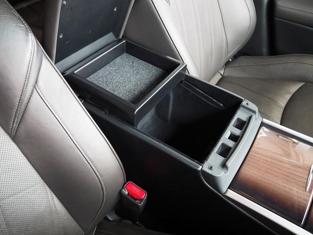 シーマ ハイブリッド　ＶＩＰ　Ｇ　メーカーＨＤＤナビ　後席Ｍ　ＢＯＳＥ　茶革　サンルーフ　エアシート　シートヒーター　レーダークルーズ　ＦＣＷ　ＬＤＷ　クルコン　電動シェード　車高調　２０ＡＷ　スエード調ルーフ　銀粉本木製インパネ（65枚目）