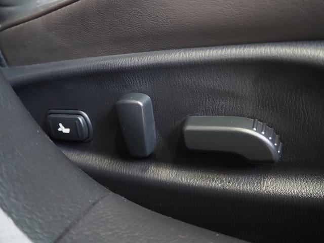 シーマ ハイブリッド　ＶＩＰ　Ｇ　メーカーＨＤＤナビ　後席Ｍ　ＢＯＳＥ　茶革　サンルーフ　エアシート　シートヒーター　レーダークルーズ　ＦＣＷ　ＬＤＷ　クルコン　電動シェード　車高調　２０ＡＷ　スエード調ルーフ　銀粉本木製インパネ（67枚目）