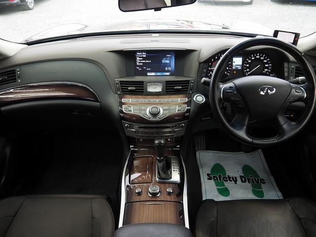 フーガハイブリッド ＶＩＰ　メーカーＨＤＤナビ　茶革　ＢＯＳＥサウンド　エアシート　シートヒーター　オットマン　地デジ　全周囲Ｍ　銀粉本木製インパネ　スエード調ルーフ　１８ＡＷ　エマブレ　ＰＦＣＷ　ＢＳＷ　ＬＤＷ　電動シェード（7枚目）