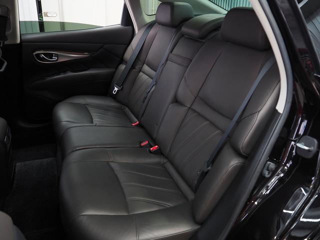 フーガハイブリッド ＶＩＰ　メーカーＨＤＤナビ　茶革　ＢＯＳＥサウンド　エアシート　シートヒーター　オットマン　地デジ　全周囲Ｍ　銀粉本木製インパネ　スエード調ルーフ　１８ＡＷ　エマブレ　ＰＦＣＷ　ＢＳＷ　ＬＤＷ　電動シェード（11枚目）