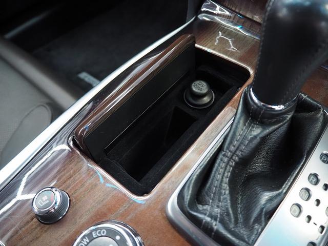 フーガハイブリッド ＶＩＰ　メーカーＨＤＤナビ　茶革　ＢＯＳＥサウンド　エアシート　シートヒーター　オットマン　地デジ　全周囲Ｍ　銀粉本木製インパネ　スエード調ルーフ　１８ＡＷ　エマブレ　ＰＦＣＷ　ＢＳＷ　ＬＤＷ　電動シェード（61枚目）