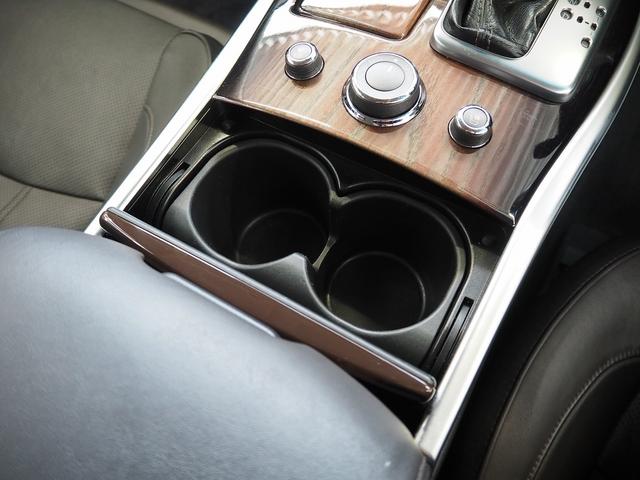 フーガハイブリッド ＶＩＰ　メーカーＨＤＤナビ　茶革　ＢＯＳＥサウンド　エアシート　シートヒーター　オットマン　地デジ　全周囲Ｍ　銀粉本木製インパネ　スエード調ルーフ　１８ＡＷ　エマブレ　ＰＦＣＷ　ＢＳＷ　ＬＤＷ　電動シェード（63枚目）