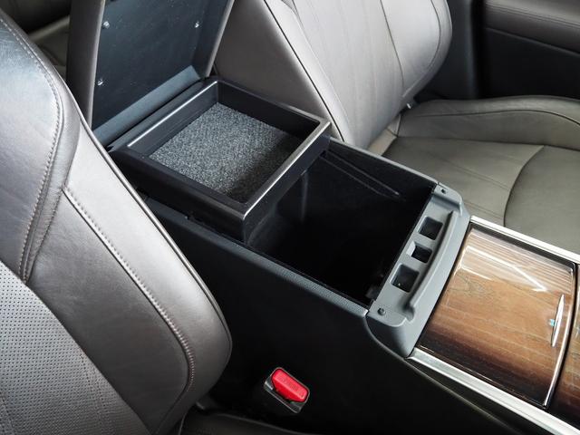 フーガハイブリッド ＶＩＰ　メーカーＨＤＤナビ　茶革　ＢＯＳＥサウンド　エアシート　シートヒーター　オットマン　地デジ　全周囲Ｍ　銀粉本木製インパネ　スエード調ルーフ　１８ＡＷ　エマブレ　ＰＦＣＷ　ＢＳＷ　ＬＤＷ　電動シェード（69枚目）