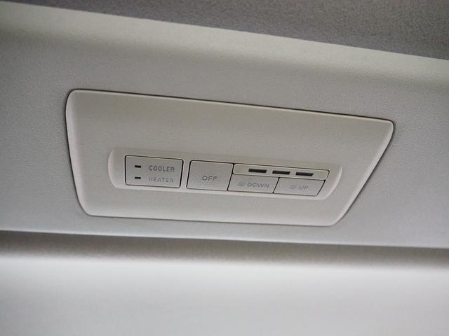 デリカD:5 G プレミアム 4WD 純正HDDナビ 後席モニター ロックフォード 両側パワスラ Pバックドア 地デジ マルチビューカメラ 前席シートヒーター ETC スマートキー クルコン パドルシフト 7人乗り 整備記録簿付き(52枚目)