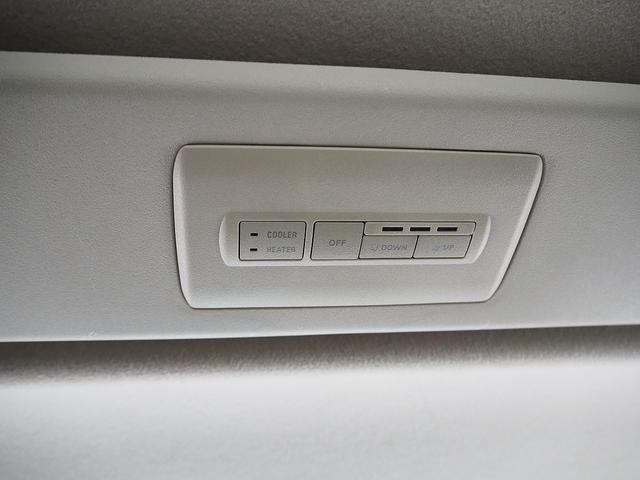 デリカＤ：５ Ｄ　パワーパッケージ　４ＷＤ　ストラーダＳＤナビ　両側パワスラ　前席シートヒーター　社外１６ＡＷ　ブルバー　地デジ　Ｂカメラ　ＥＴＣ　クルコン　パドルシフト　ディーゼルターボ　スマートキー　スモークフィルム　ＨＩＤ　フォグ（52枚目）