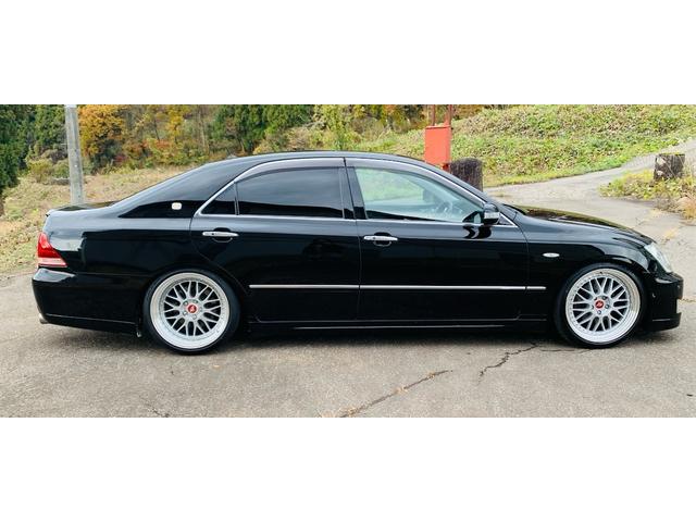 クラウン アスリート　プレミアム５０ｔｈエディション　ＥＴＣ、ナビゲーション、アルミホイール１９インチ、ローダウン、フィルム施工、シートヒーター、（4枚目）