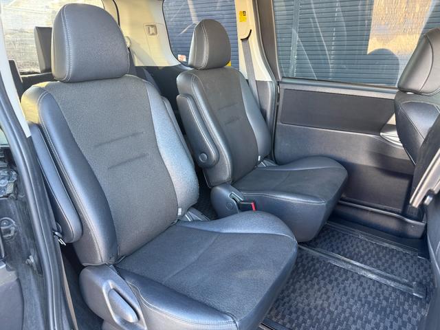 ヴォクシー ＺＳ　煌ＩＩＩ　ワンオーナー　後期　両側パワースライドドア　ナビ　ＴＶ　バックメラ　Ｂｌｕｅｔｏｏｔｈ　スマートキー　パドルシフト　純正アルミホイール　７人乗り　ＥＴＣ　タイミングチェーン　ＨＩＤ　オートエアコン（31枚目）