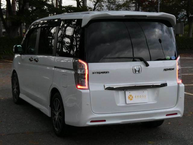 ステップワゴンスパーダ Ｚ　クールスピリット　９インチ純正メモリーナビ　両側電動スライドドア　クリアランスソナー　ハーフレザーシート　クルコン　バックカメラ　ウィンカーミラー　ＥＴＣ　ステアリングスイッチ　パドルシフト　オートＡ／Ｃ・ライト（12枚目）