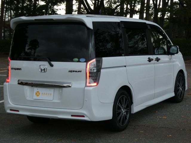 ステップワゴンスパーダ Ｚ　クールスピリット　９インチ純正メモリーナビ　両側電動スライドドア　クリアランスソナー　ハーフレザーシート　クルコン　バックカメラ　ウィンカーミラー　ＥＴＣ　ステアリングスイッチ　パドルシフト　オートＡ／Ｃ・ライト（13枚目）
