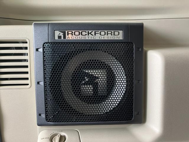 パジェロ ロング　エクシード　４ＷＤ　７人　純正ナビ　Ｂｌｕｅｔｏｏｔｈ　Ｂカメラ　ＥＴＣ　ＲＯＣＫＦＯＲＤスピーカー／ウーハー　サンルーフ　シートＨ　３列　フルフラット　キーレス　ＡＣ１００Ｖ　純正１７アルミ　フォグ　ＨＩＤ（24枚目）