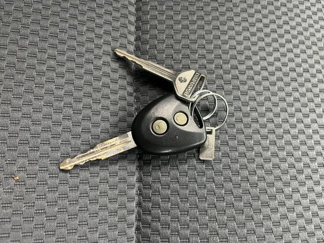 ハイゼットトラック ジャンボ　切替４ＷＤ　オートマ　キーレス　パワーウィンドウ　ＣＤプレイヤー　ラジオ　ＡＵＸ　スピーカー　パワーステアリング　テールゲートチェーン　エアバック　フォグランプ　荷台作業灯　１２インチスチールホイール（21枚目）