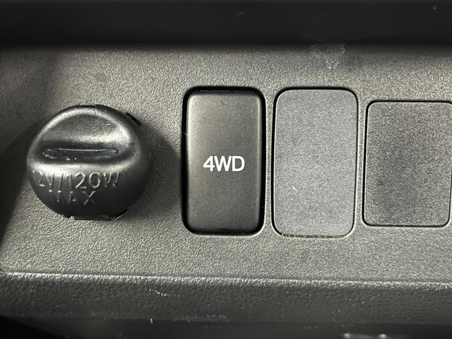 ハイゼットトラック ジャンボ　切替４ＷＤ　オートマ　キーレス　パワーウィンドウ　ＣＤプレイヤー　ラジオ　ＡＵＸ　スピーカー　パワーステアリング　テールゲートチェーン　エアバック　フォグランプ　荷台作業灯　１２インチスチールホイール（22枚目）