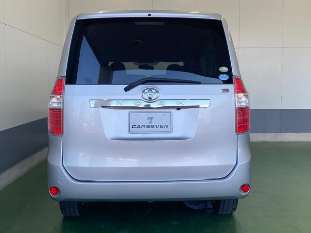 ノア Ｘ　スマートエディション　４ＷＤ　８人　両電動スライド　社外９インチナビ　ＡＶＮ－ＺＸ０４ｉ　バックカメラ　Ｂｌｕｅｔｏｏｔｈ　ブルートゥース　ＵＳＢ　ＣＤ　ＤＶＤ　フルセグ　ＥＴＣ　１５インチアルミ　スマートキー　ＨＩＤ（7枚目）