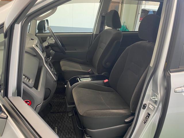 ノア Ｘ　スマートエディション　４ＷＤ　８人　両電動スライド　社外９インチナビ　ＡＶＮ－ＺＸ０４ｉ　バックカメラ　Ｂｌｕｅｔｏｏｔｈ　ブルートゥース　ＵＳＢ　ＣＤ　ＤＶＤ　フルセグ　ＥＴＣ　１５インチアルミ　スマートキー　ＨＩＤ（11枚目）