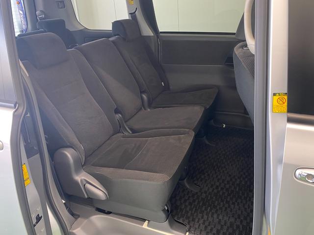 ノア Ｘ　スマートエディション　４ＷＤ　８人　両電動スライド　社外９インチナビ　ＡＶＮ－ＺＸ０４ｉ　バックカメラ　Ｂｌｕｅｔｏｏｔｈ　ブルートゥース　ＵＳＢ　ＣＤ　ＤＶＤ　フルセグ　ＥＴＣ　１５インチアルミ　スマートキー　ＨＩＤ（12枚目）