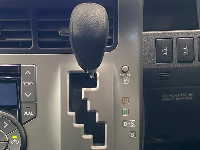 ノア Ｘ　スマートエディション　４ＷＤ　８人　両電動スライド　社外９インチナビ　ＡＶＮ－ＺＸ０４ｉ　バックカメラ　Ｂｌｕｅｔｏｏｔｈ　ブルートゥース　ＵＳＢ　ＣＤ　ＤＶＤ　フルセグ　ＥＴＣ　１５インチアルミ　スマートキー　ＨＩＤ（24枚目）