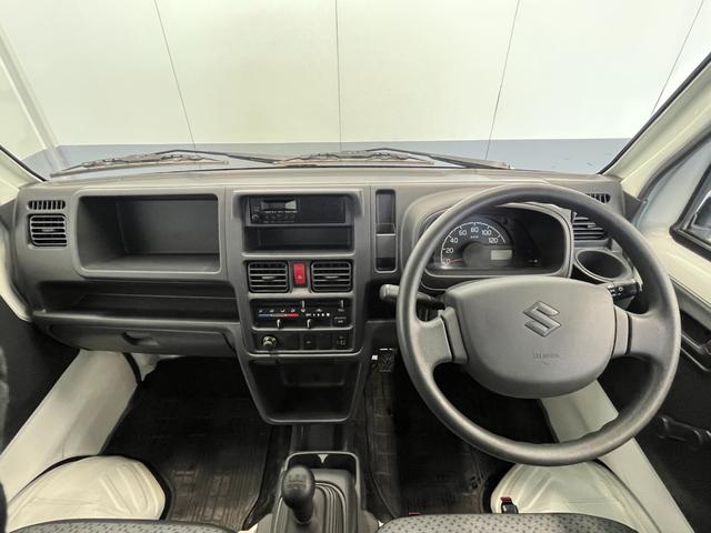 キャリイトラック ＫＣエアコン・パワステ　切替４ＷＤ　５速ＭＴ　エアコン　パワーステアリング　運転席エアバック　純正ラジオ　ＡＭ　ＦＭ　シガーソケット　テールゲートチェーン　　新車保証書　取り扱い説明書　車検９年４月２７日まで（12枚目）